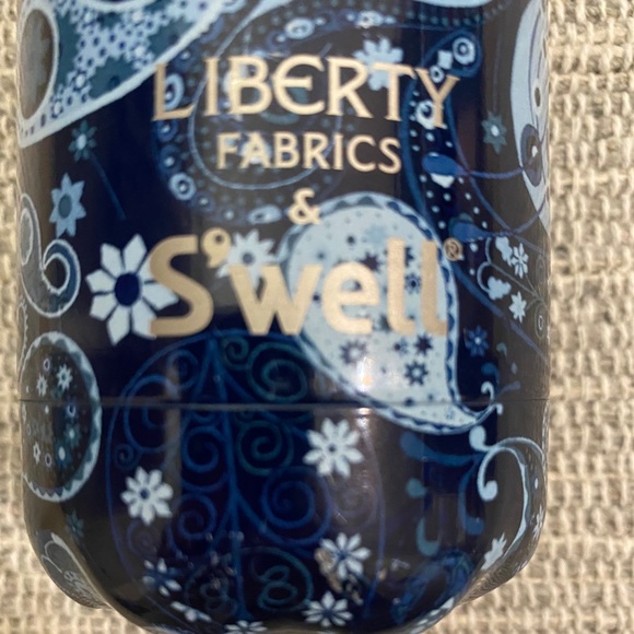 Swell Water Bottle - Picture 2 of 4